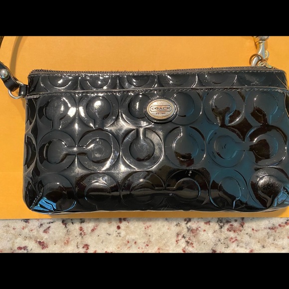 Clutch Peyton Op Art Embossed Gogo Black Patent Leather Wristlet - Picture 2 of 7